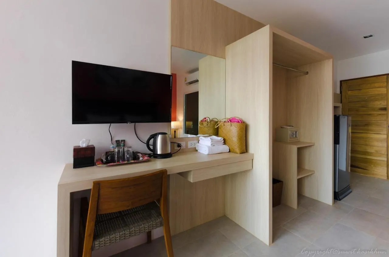 Pinky Hotel by Kanchana Ko Lanta