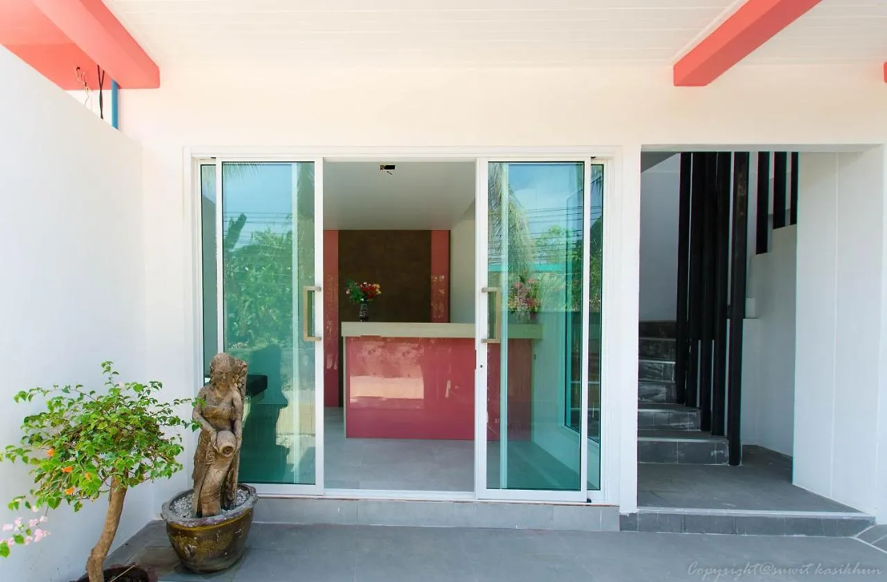 Pinky Hotel by Kanchana Ko Lanta